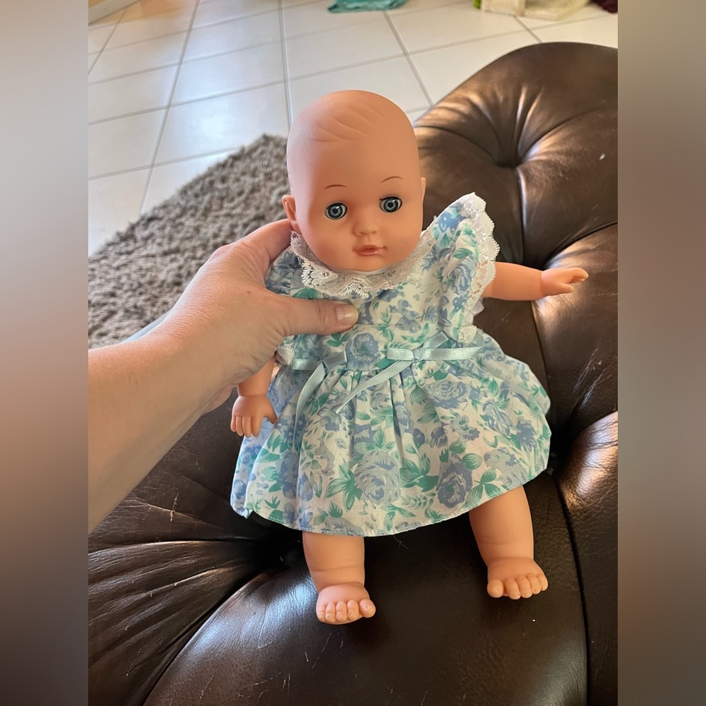 Baby doll, open and shut eyes with squishy